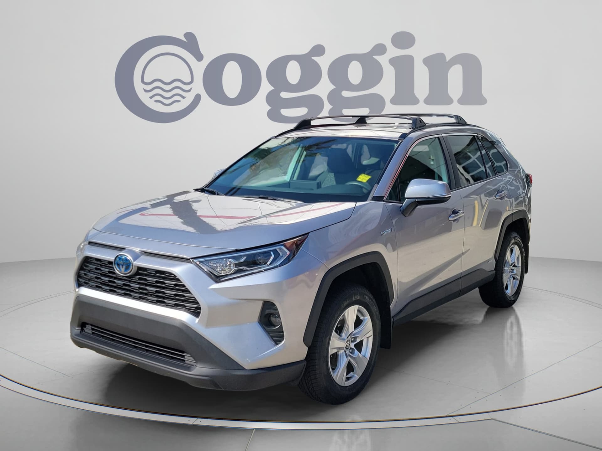 2021 Toyota RAV4 Hybrid XLE — photo 1 of 33