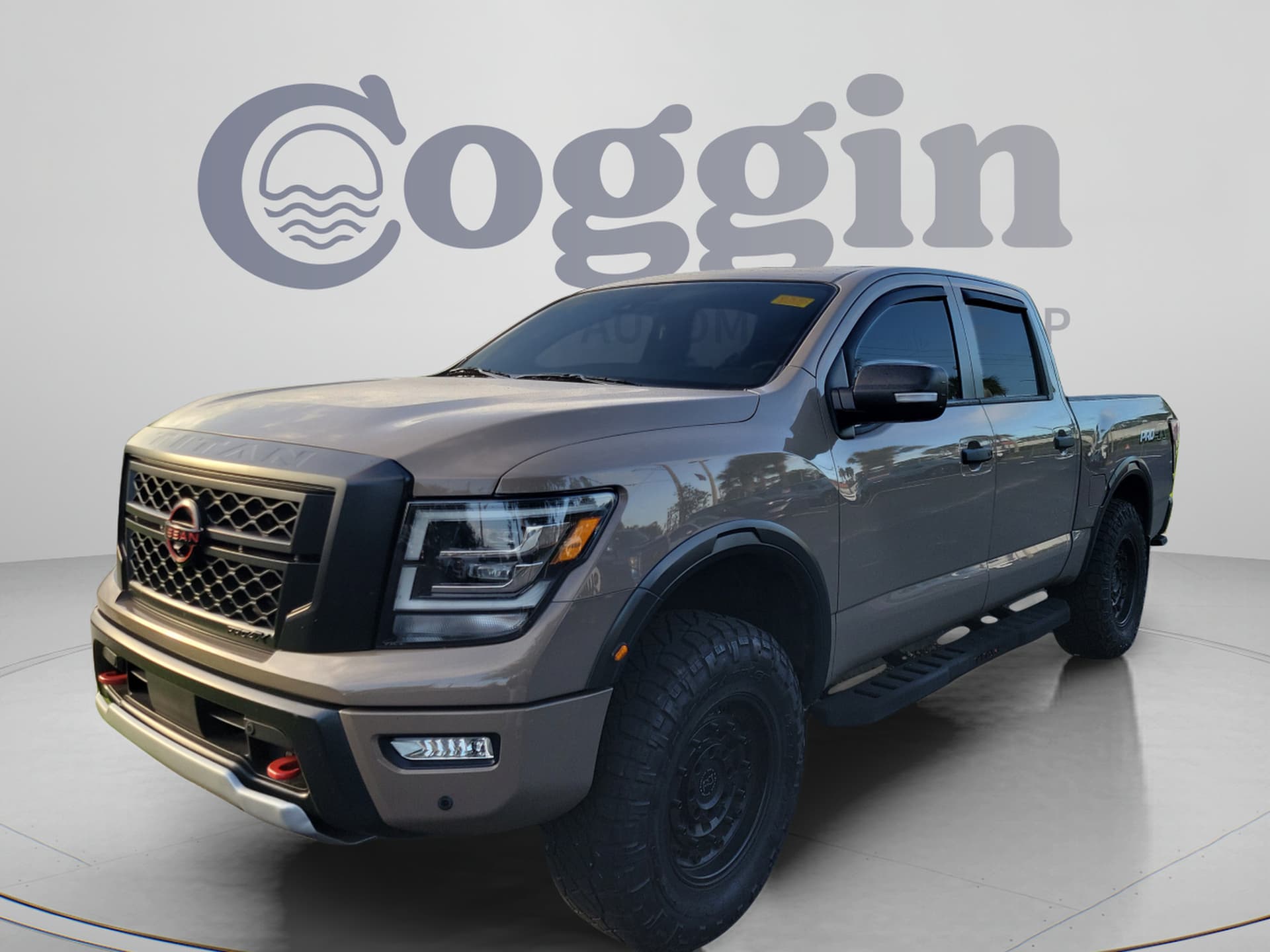 2024 Nissan Titan PRO-4X — photo 1 of 31