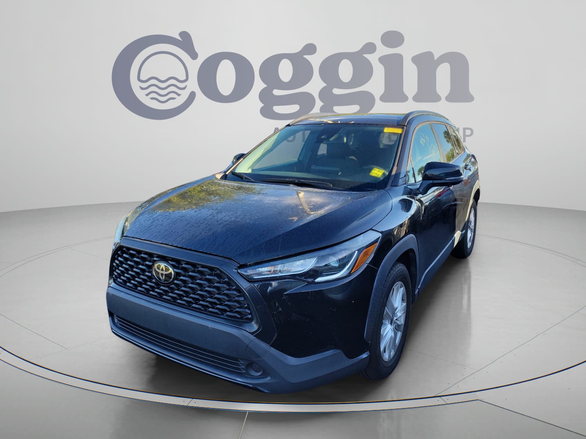2022 Toyota Corolla Cross LE — photo 1 of 31