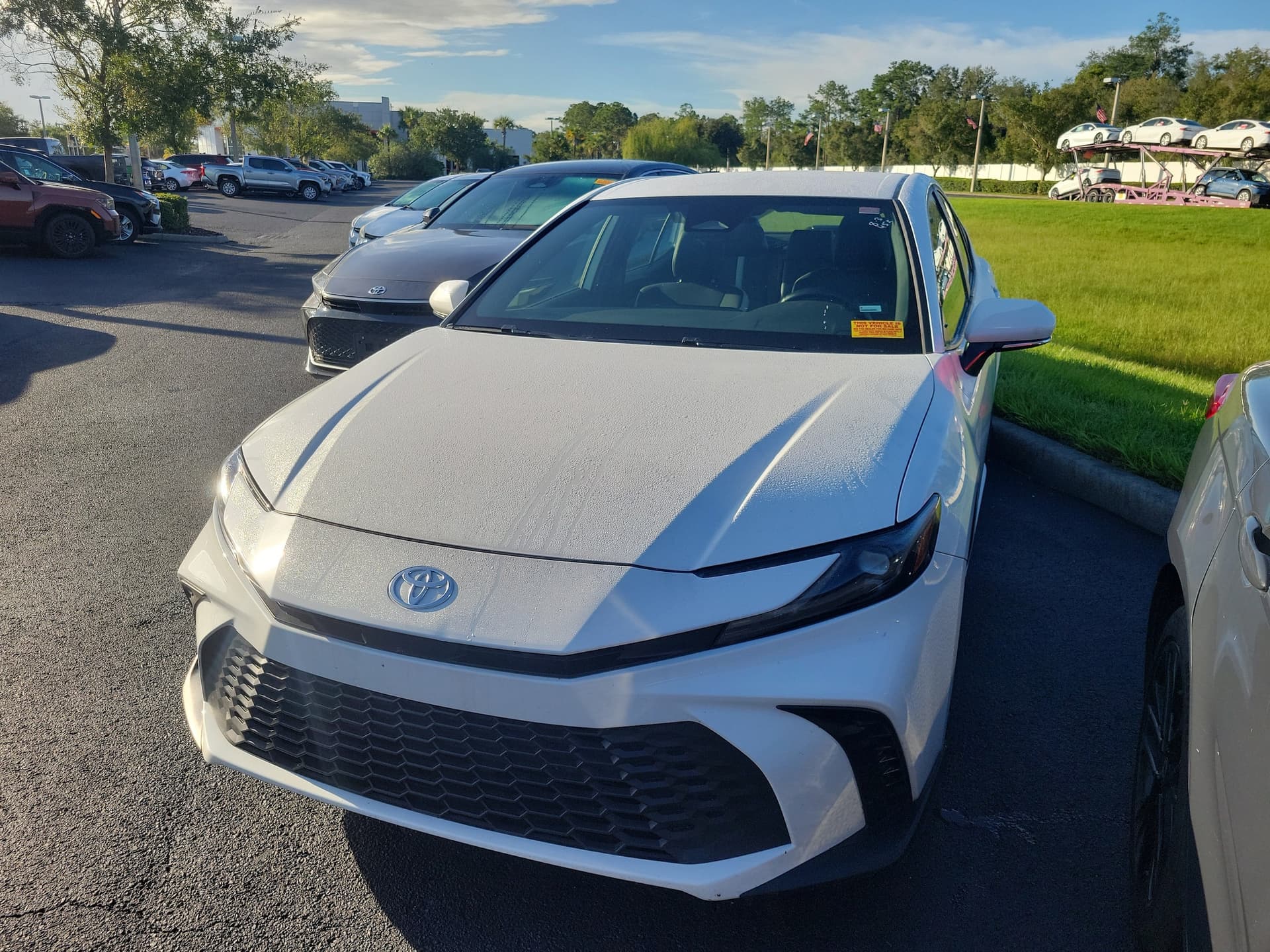 2025 Toyota Camry SE — photo 1 of 31