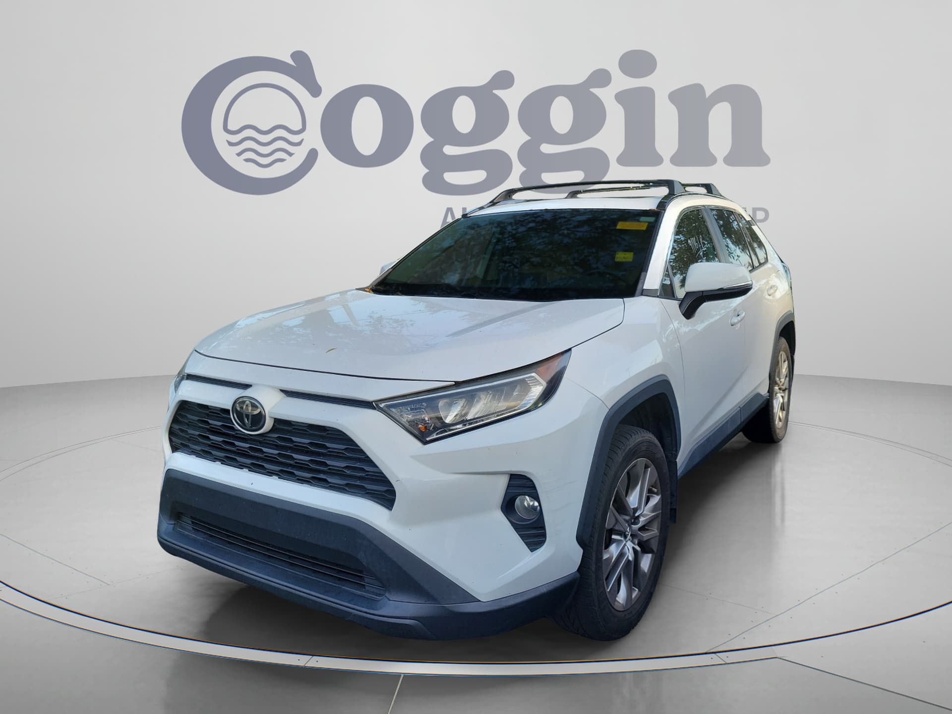 2019 Toyota RAV4 XLE Premium — photo 1 of 31