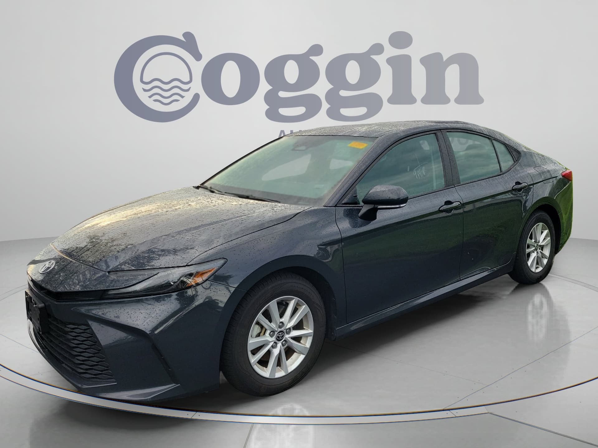 2025 Toyota Camry LE — photo 1 of 31