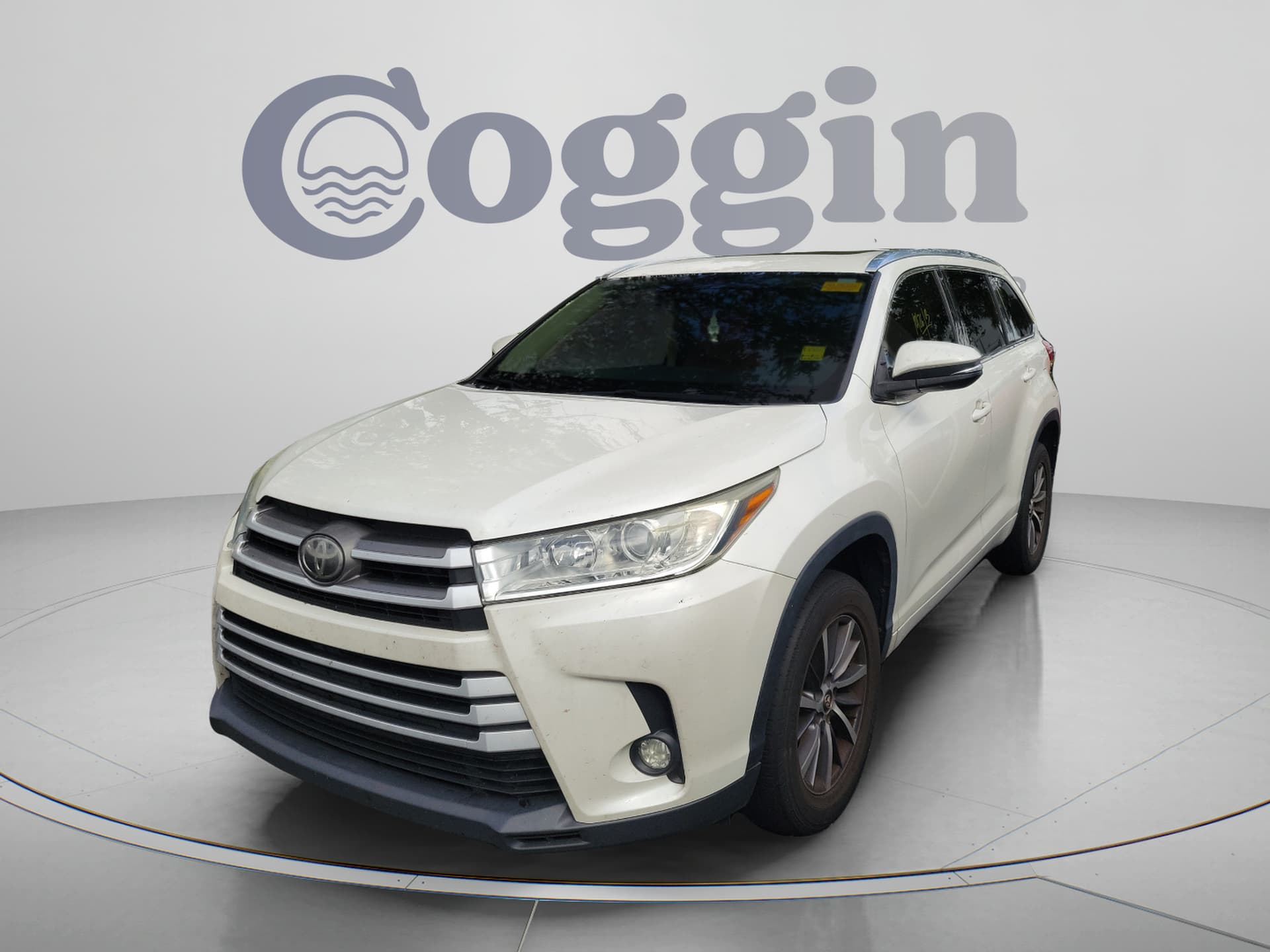 2018 Toyota Highlander Base — photo 1 of 31