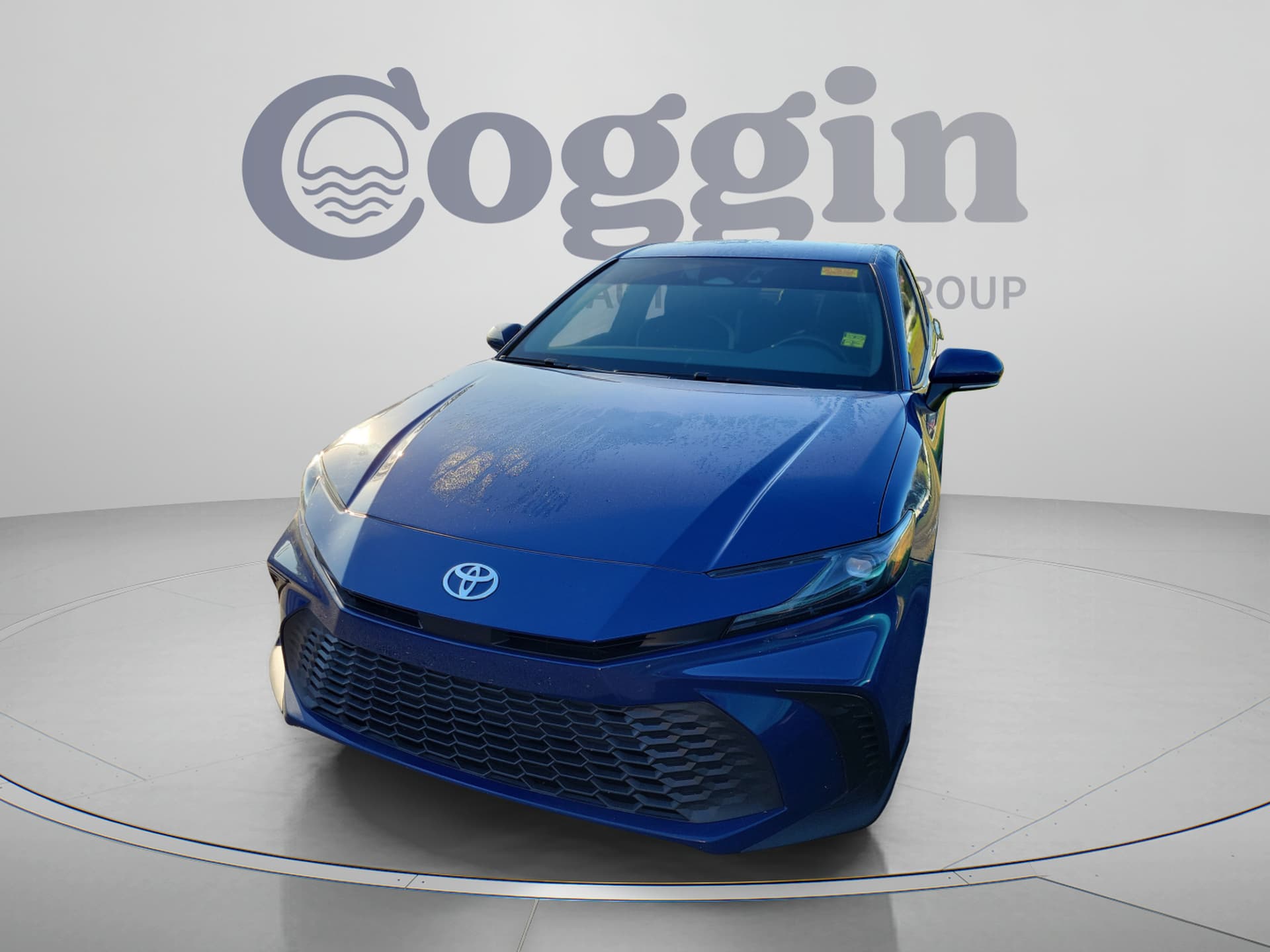 2025 Toyota Camry SE — photo 1 of 64
