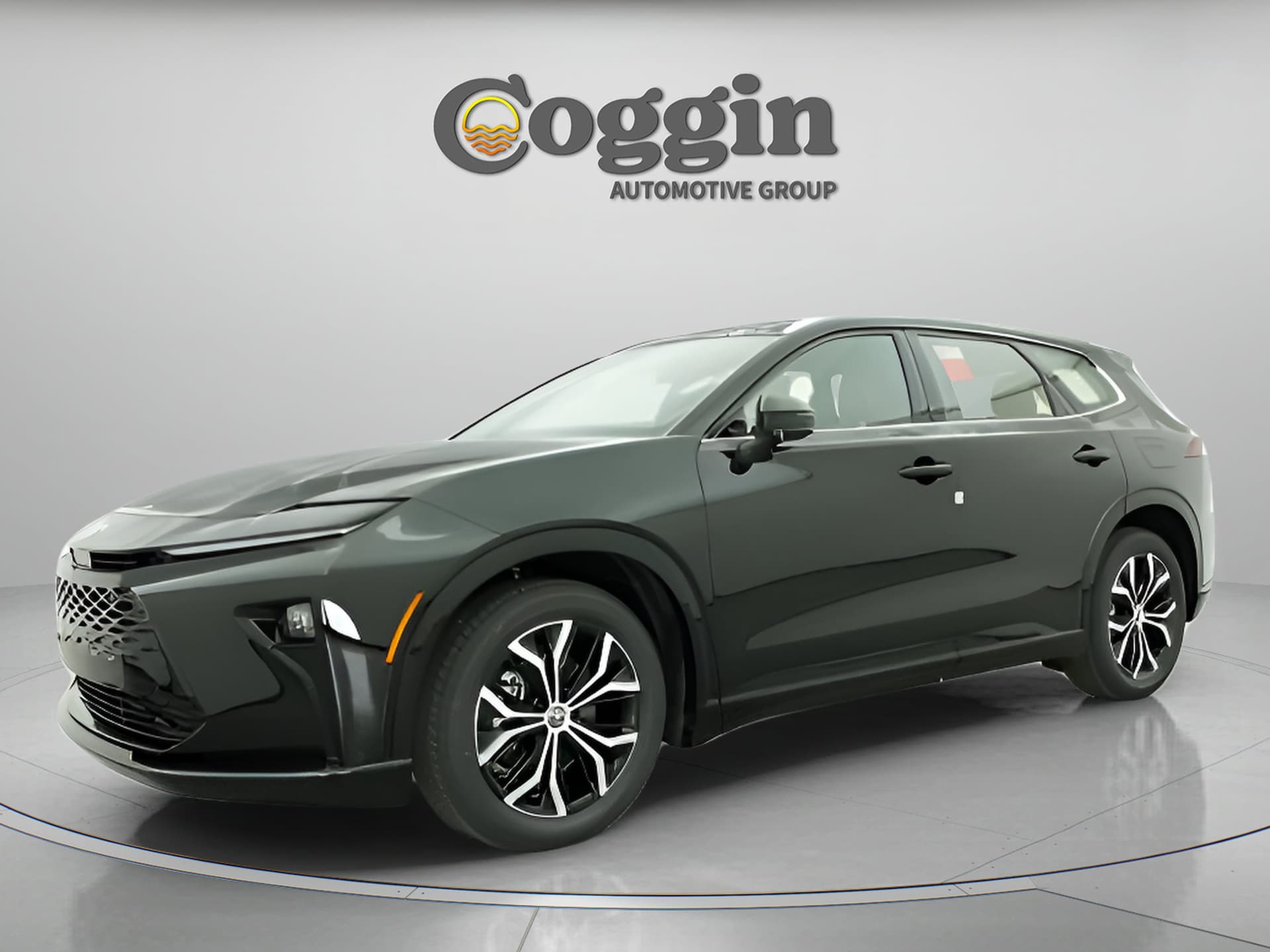 2025 Toyota Crown Signia XLE — photo 1 of 33