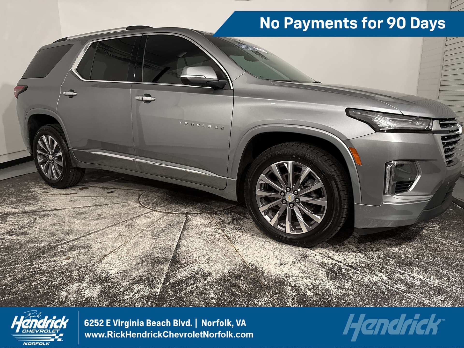 2023 Chevrolet Traverse Premier — photo 1 of 38