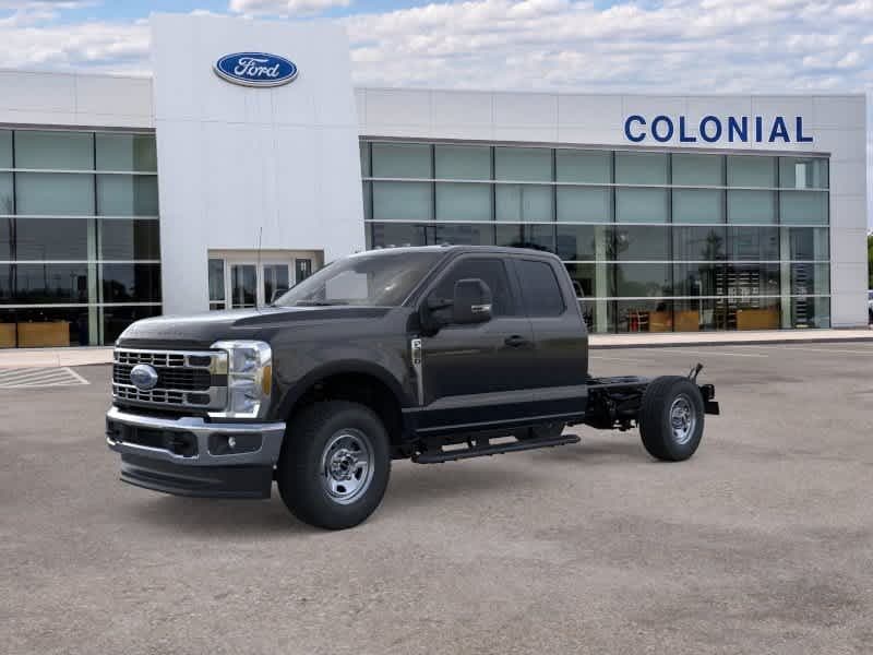 2026 Ford F-350 Chassis 4WD Supercab 168 WB 60 CA — photo 1 of 51