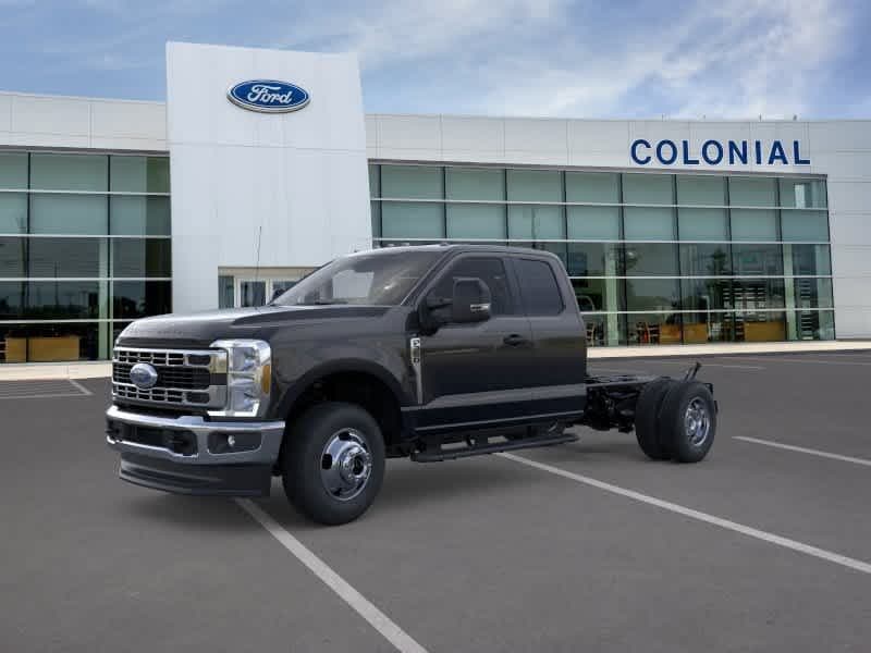 2026 Ford F-350 Chassis 4WD Supercab 168 WB 60 CA — photo 1 of 22