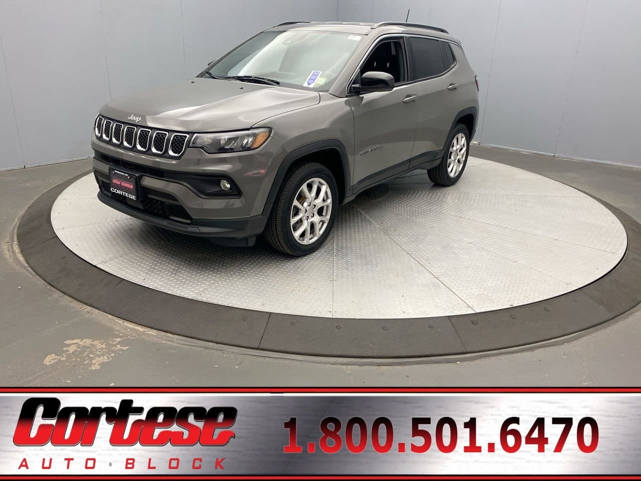 2023 Jeep Compass Latitude Lux — photo 1 of 24