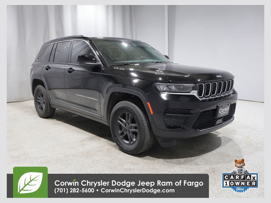 2023 Jeep Grand Cherokee Laredo — photo 1 of 43