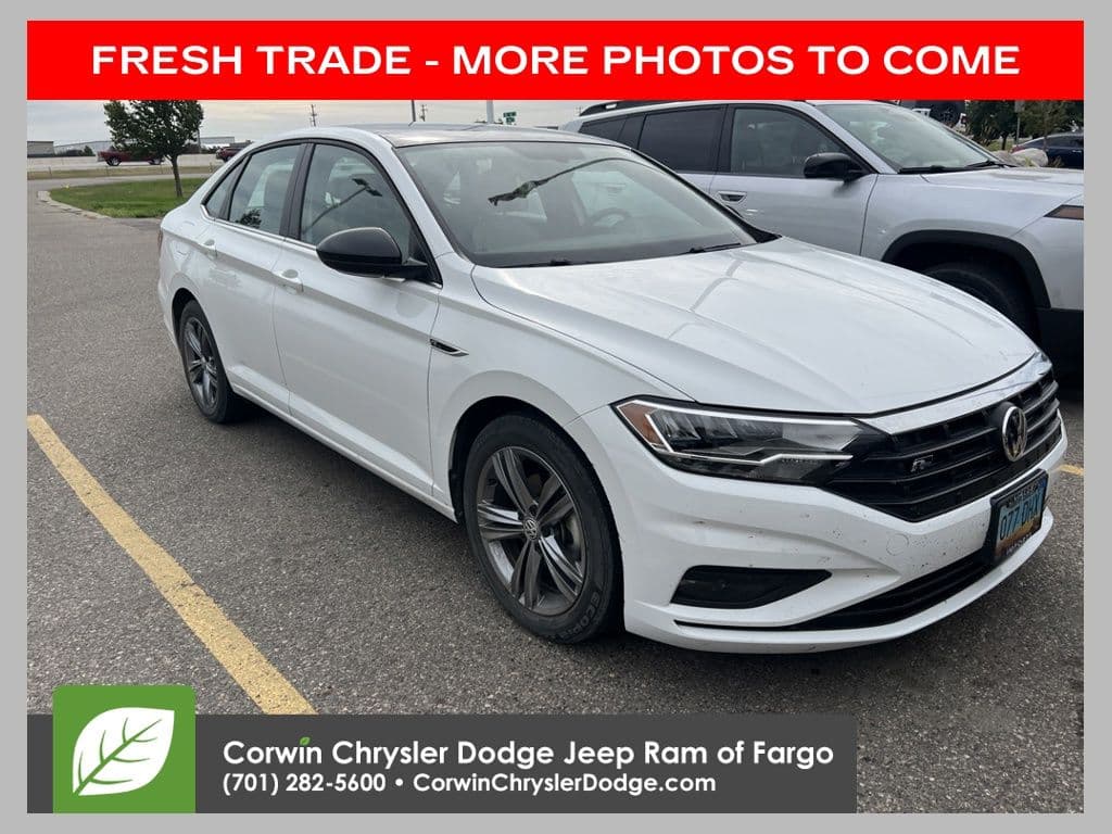 2021 Volkswagen Jetta R-Line — photo 1 of 15