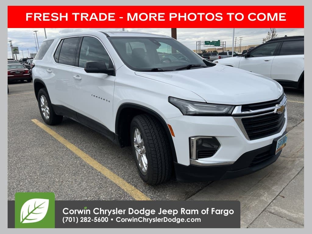 2022 Chevrolet Traverse Base — photo 1 of 17