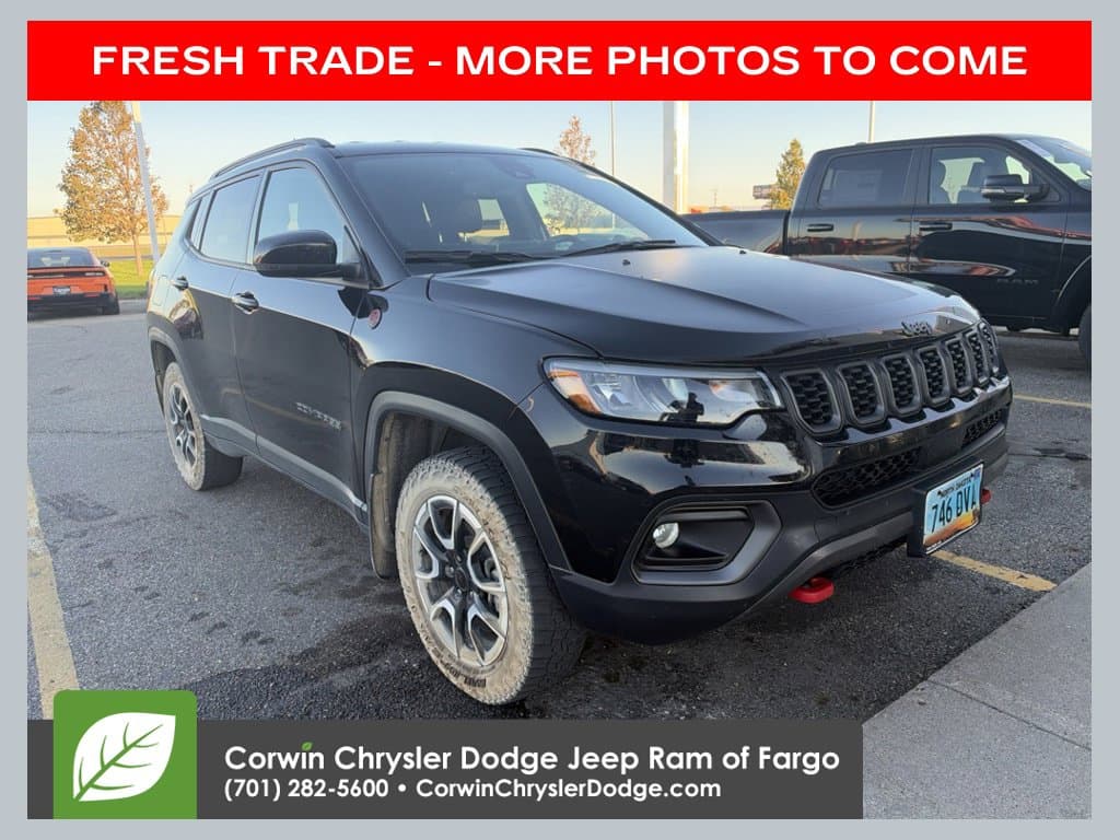 2025 Jeep Compass Trailhawk — photo 1 of 16