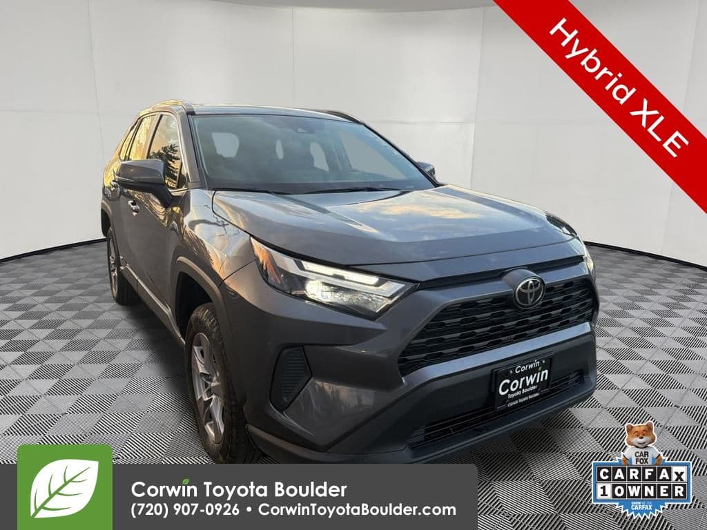2025 Toyota RAV4 Hybrid XLE — photo 1 of 32