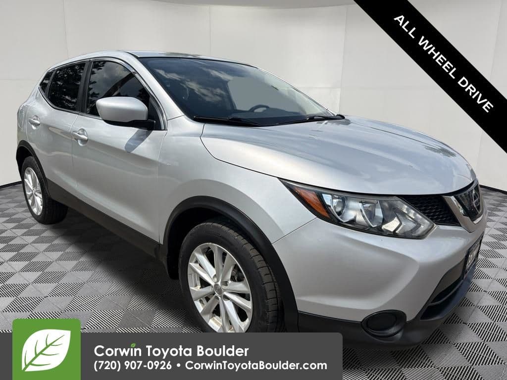 2018 Nissan Rogue Sport S — photo 1 of 35