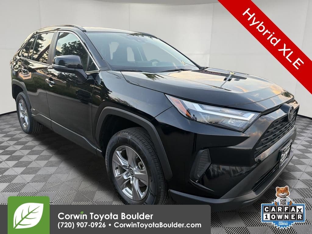 2025 Toyota RAV4 Hybrid XLE — photo 1 of 35