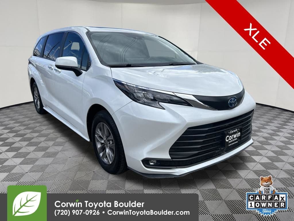 2025 Toyota Sienna XLE — photo 1 of 33