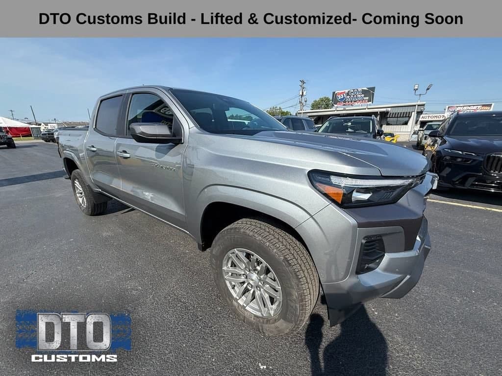 2024 Chevrolet Colorado 4WD LT — photo 1 of 25