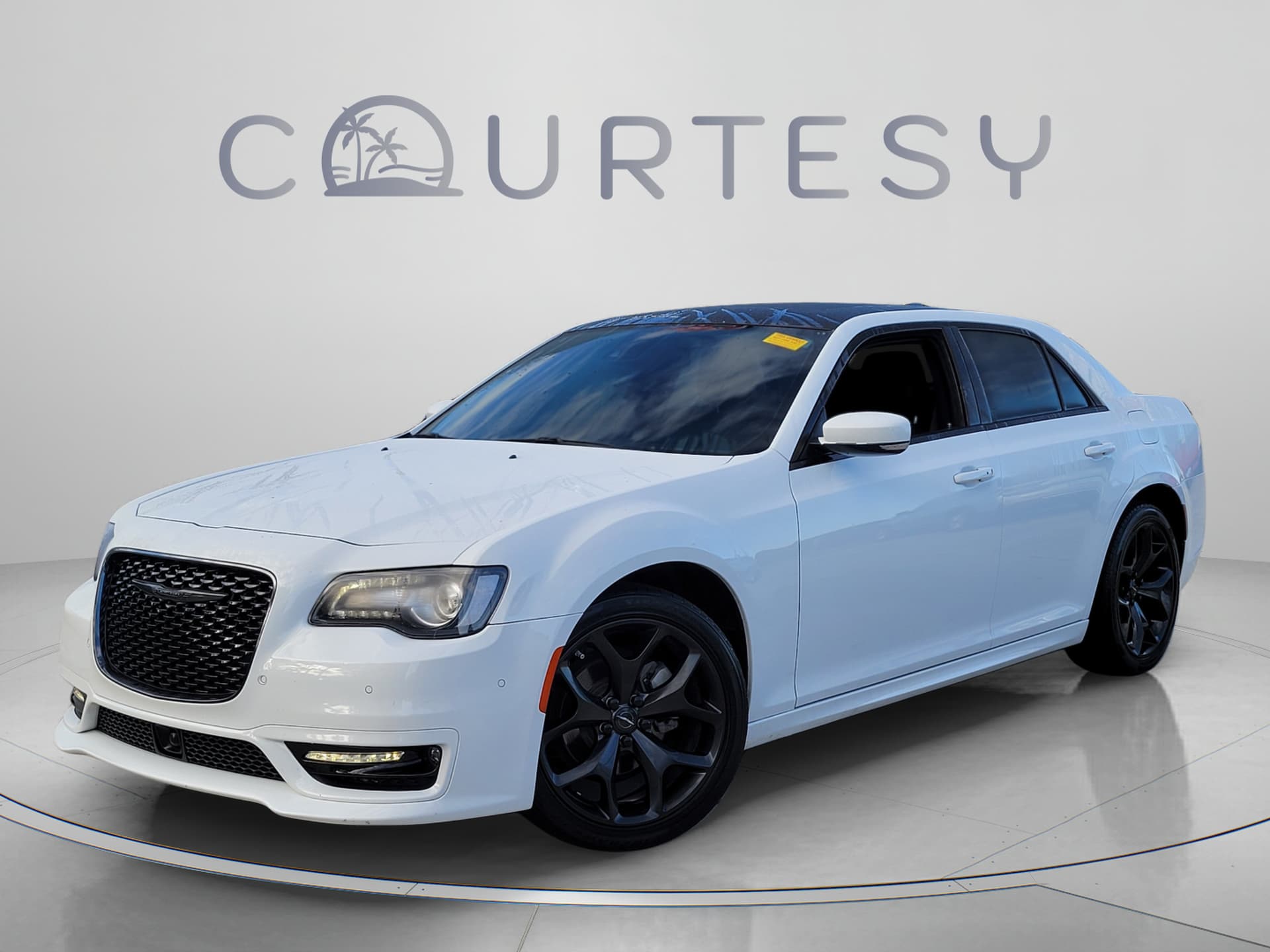 2023 Chrysler 300 Touring L — photo 1 of 33