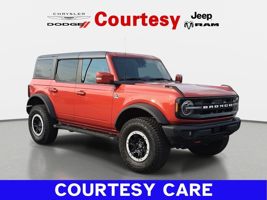 2023 Ford Bronco Outer Banks — photo 1 of 34