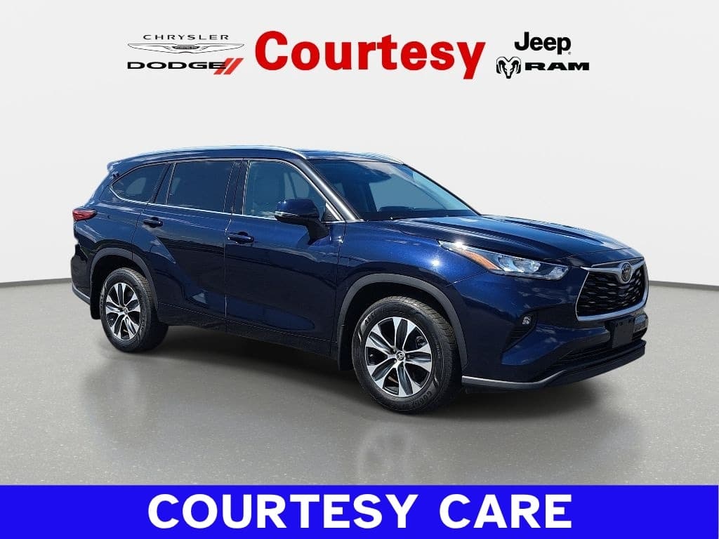 2020 Toyota Highlander XLE — photo 1 of 37