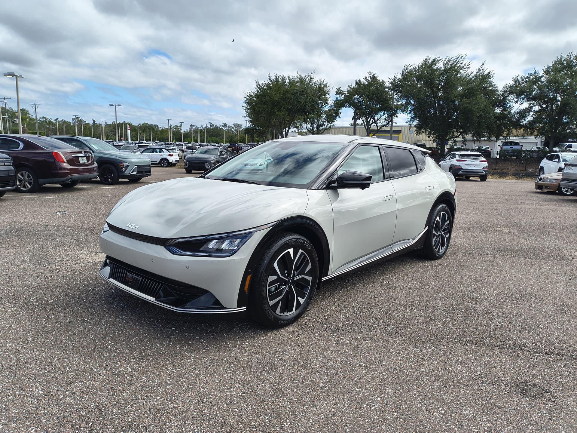 2023 Kia EV6 Wind — photo 1 of 37