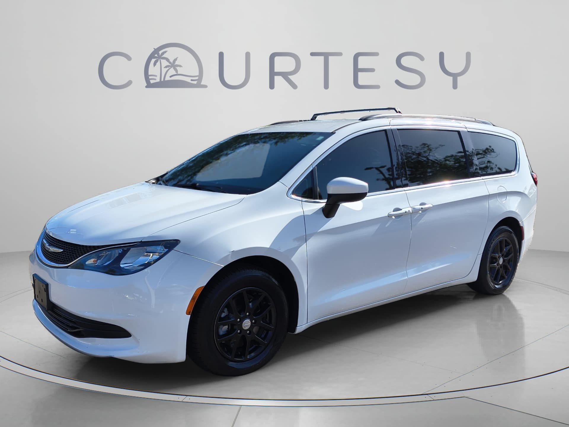 2020 Chrysler Voyager Base — photo 1 of 38