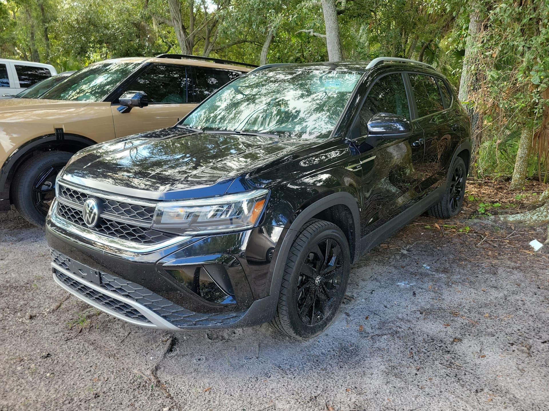 2022 Volkswagen Taos SE — photo 1 of 32