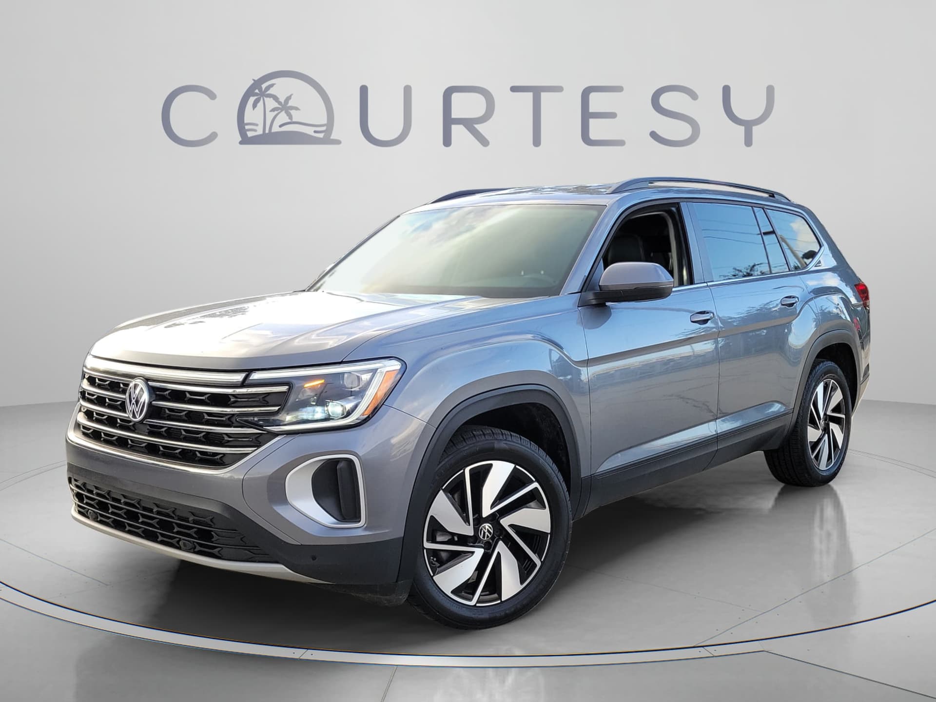 2025 Volkswagen Atlas 2.0T SE w/Technology — photo 1 of 32