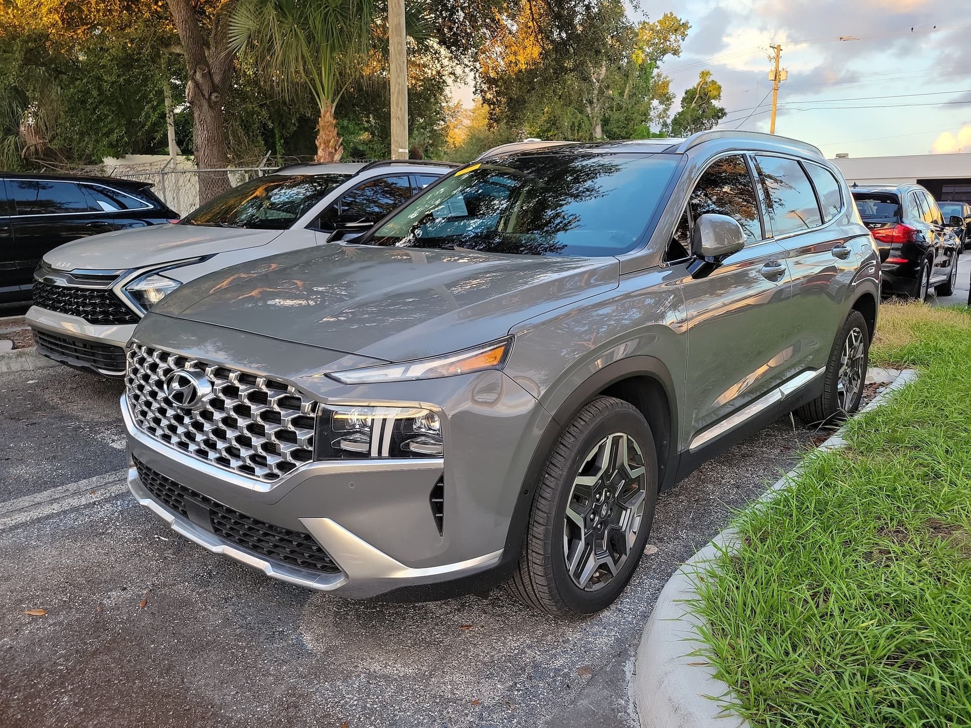 2021 Hyundai Santa Fe Limited — photo 1 of 32