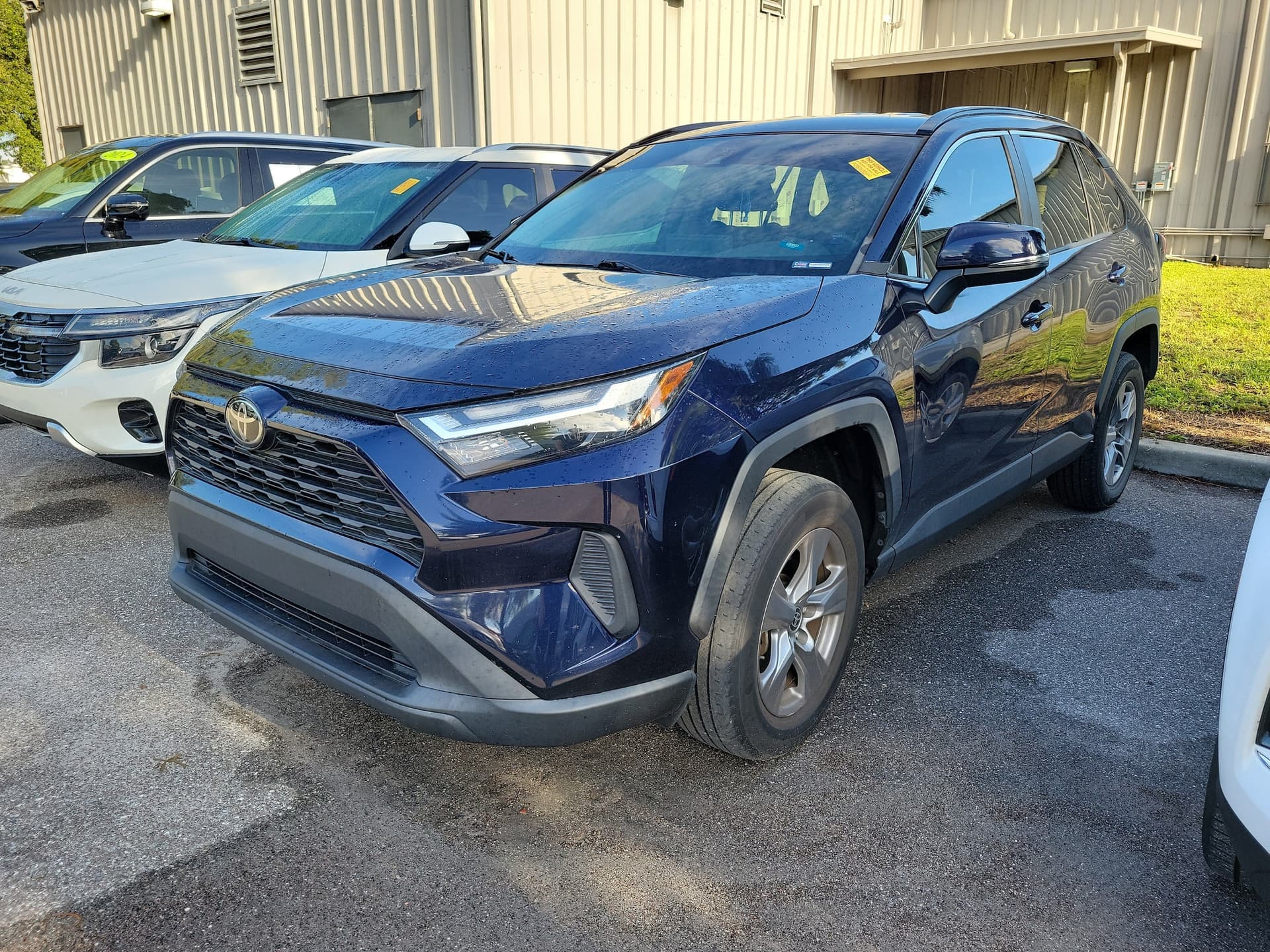 2022 Toyota RAV4 XLE — photo 1 of 32