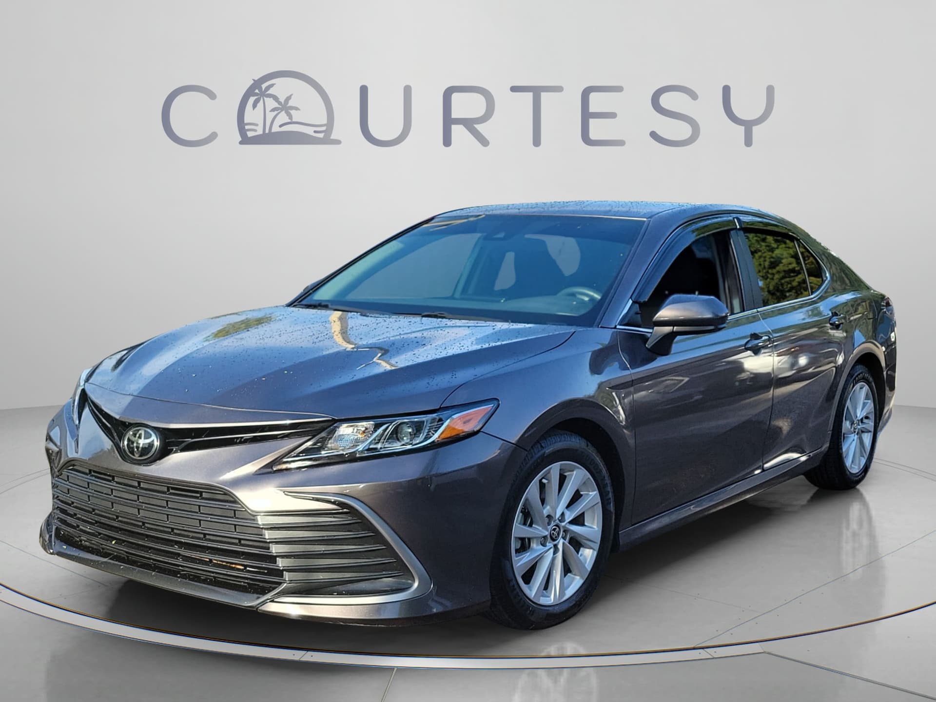 2022 Toyota Camry LE — photo 1 of 32