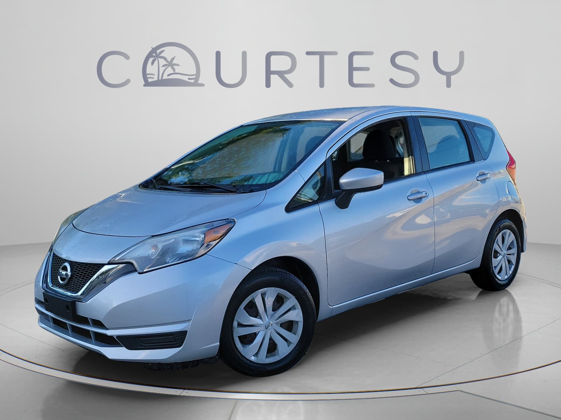 2019 Nissan Versa Note SV — photo 1 of 34