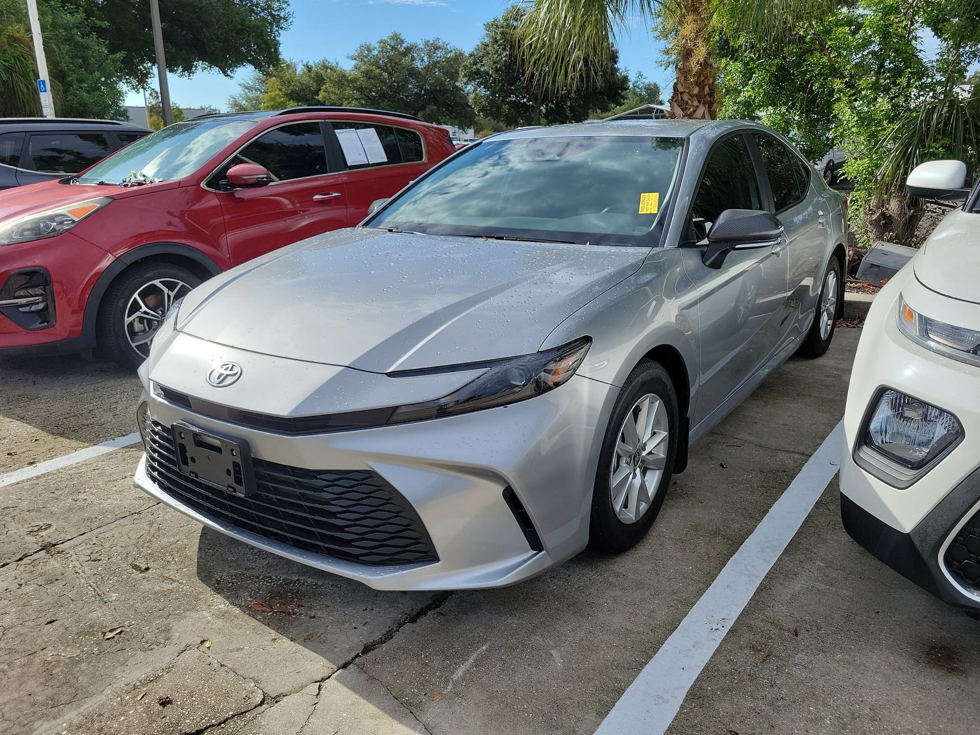 2025 Toyota Camry LE — photo 1 of 32