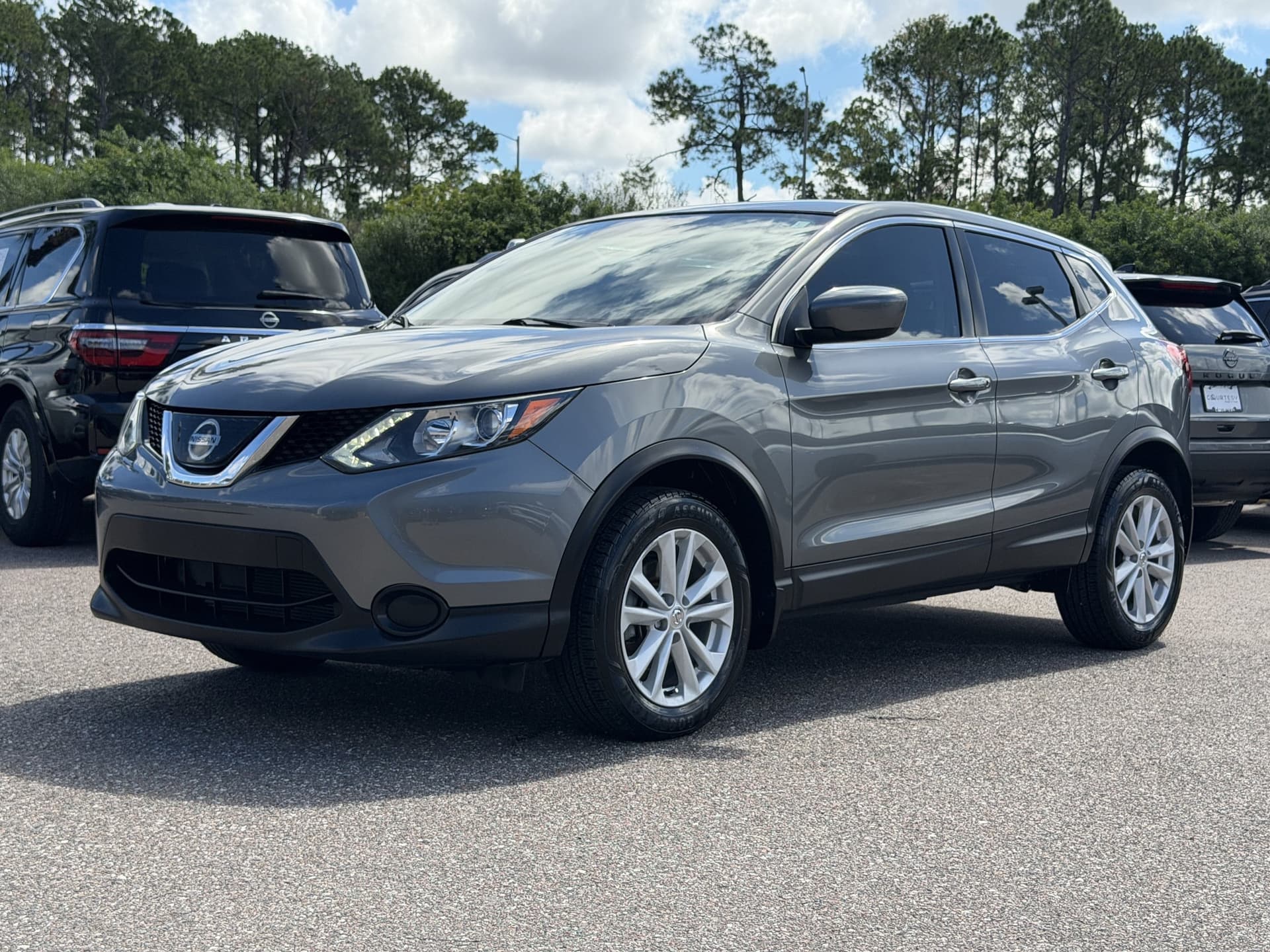 2018 Nissan Rogue Sport S — photo 1 of 36