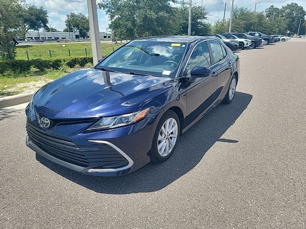 2021 Toyota Camry LE — photo 1 of 9