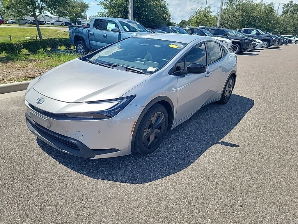2025 Toyota Prius LE — photo 1 of 42