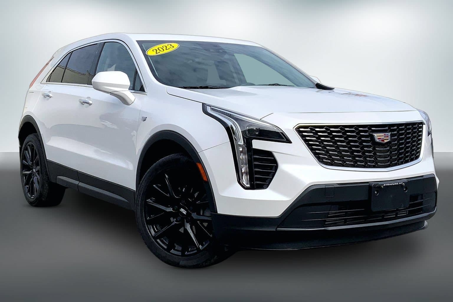 2023 Cadillac XT4 AWD Luxury — photo 1 of 32