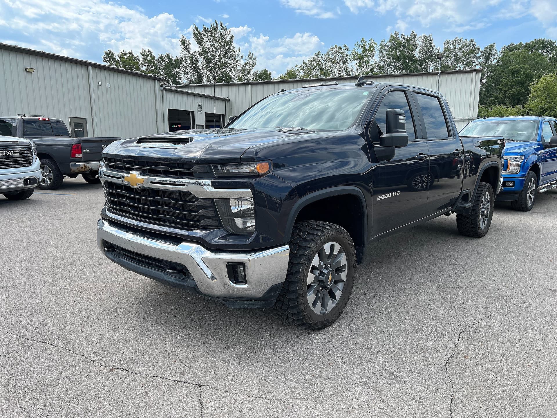 2024 Chevrolet Silverado 2500HD LT — photo 1 of 12