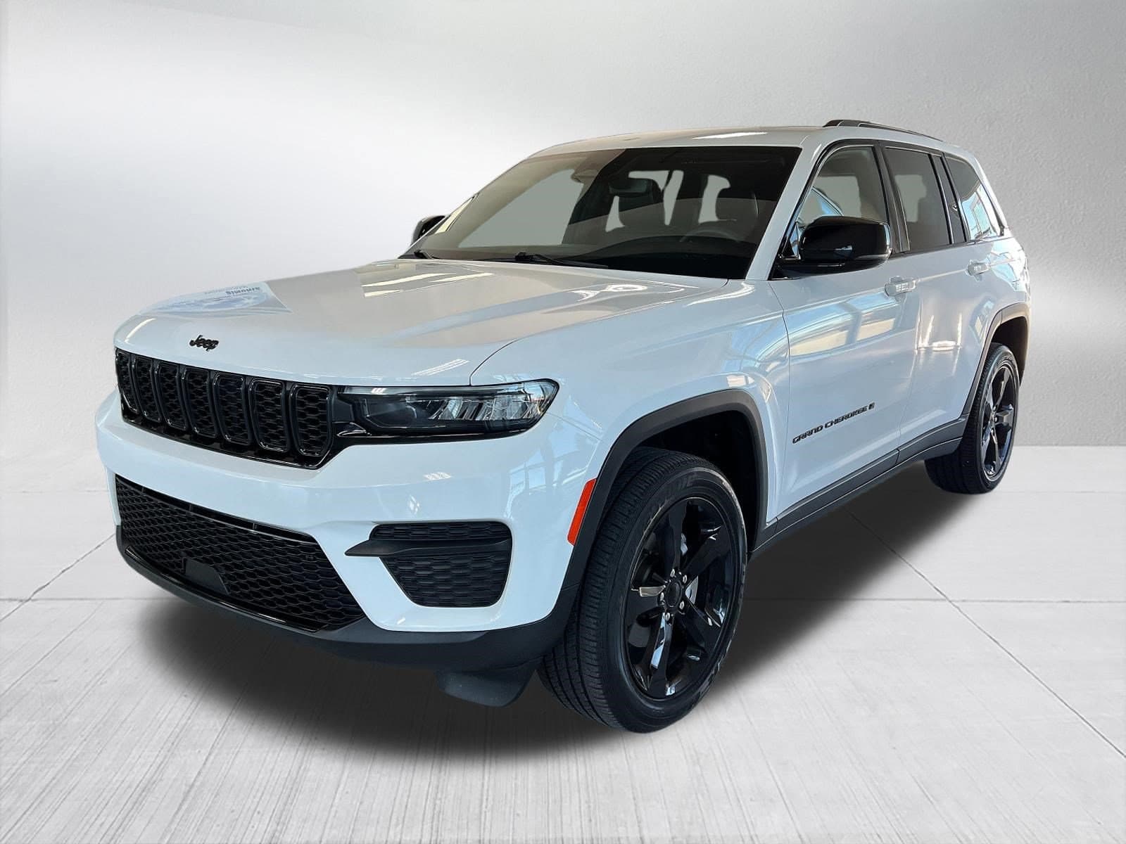 2023 Jeep Grand Cherokee Altitude 4WD — photo 1 of 30