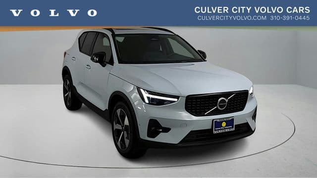 2026 Volvo XC40 B5 Plus — photo 1 of 44