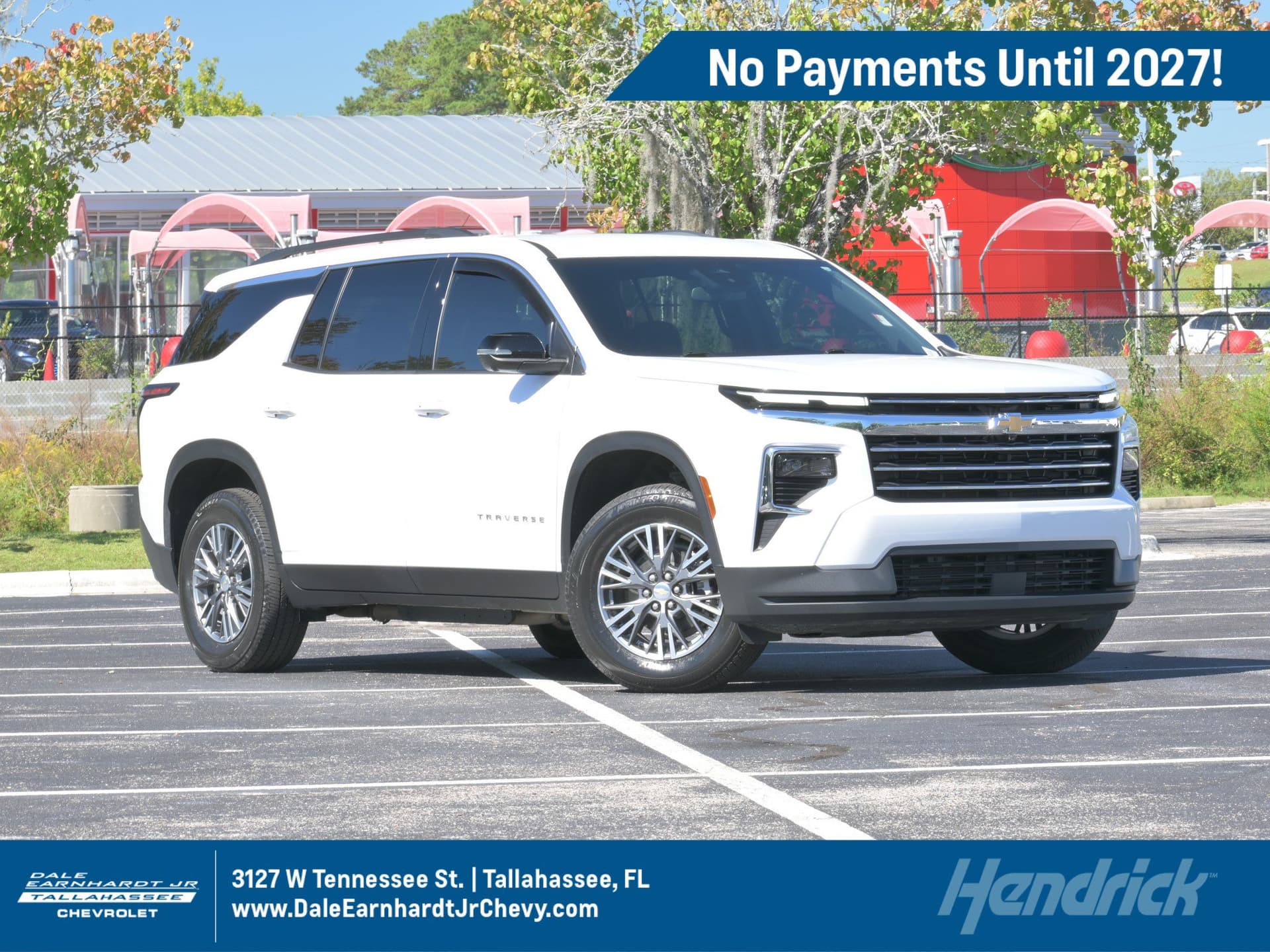 2024 Chevrolet Traverse FWD LT — photo 1 of 39