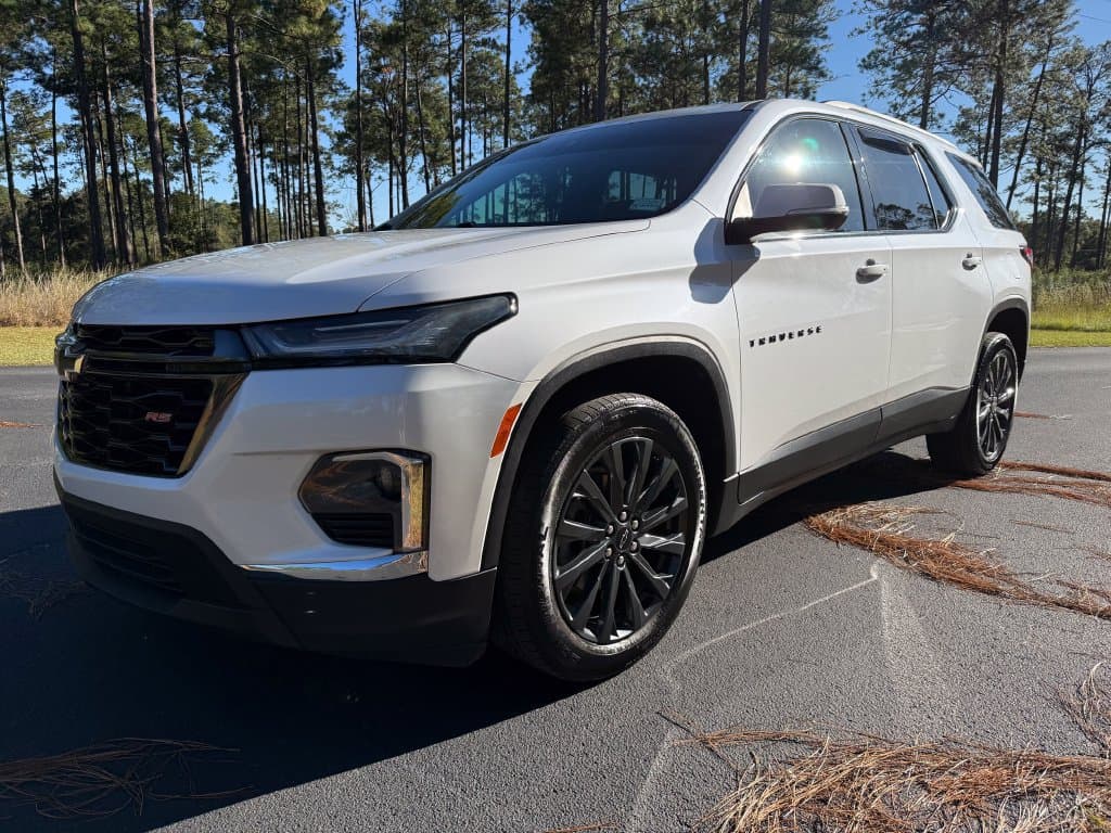 2023 Chevrolet Traverse RS — photo 1 of 30