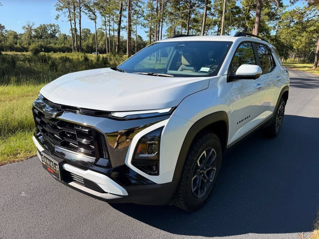 2027 Chevrolet Equinox FWD ACTIV — photo 1 of 30