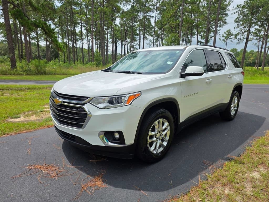 2021 Chevrolet Traverse LT Cloth — photo 1 of 32