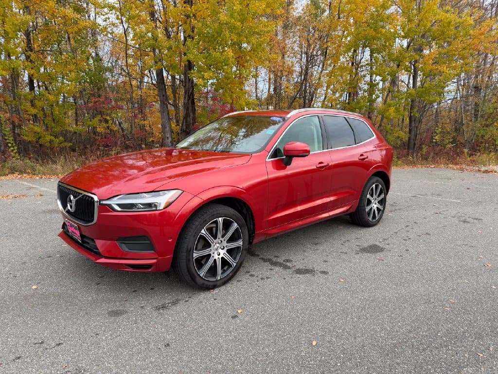 2019 Volvo XC60 Momentum — photo 1 of 4