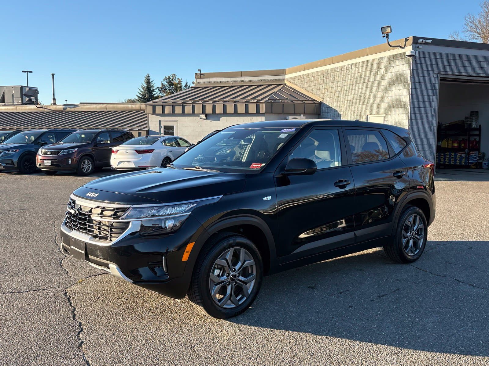 2025 Kia Seltos LX — photo 1 of 5