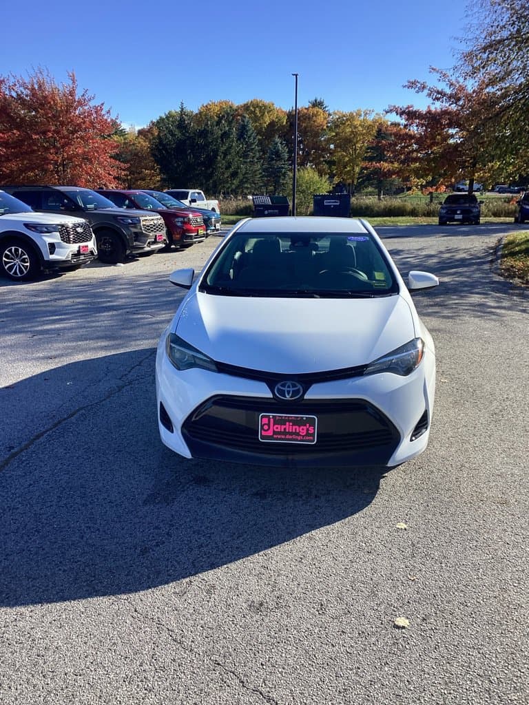 2018 Toyota Corolla LE — photo 1 of 7
