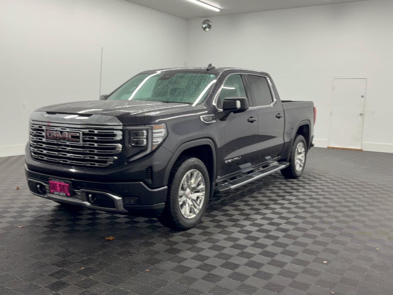 2023 GMC Sierra 1500 Denali — photo 1 of 31