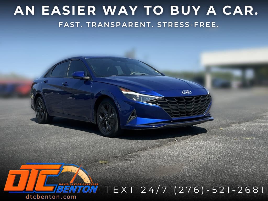2023 Hyundai Elantra SEL — photo 1 of 11